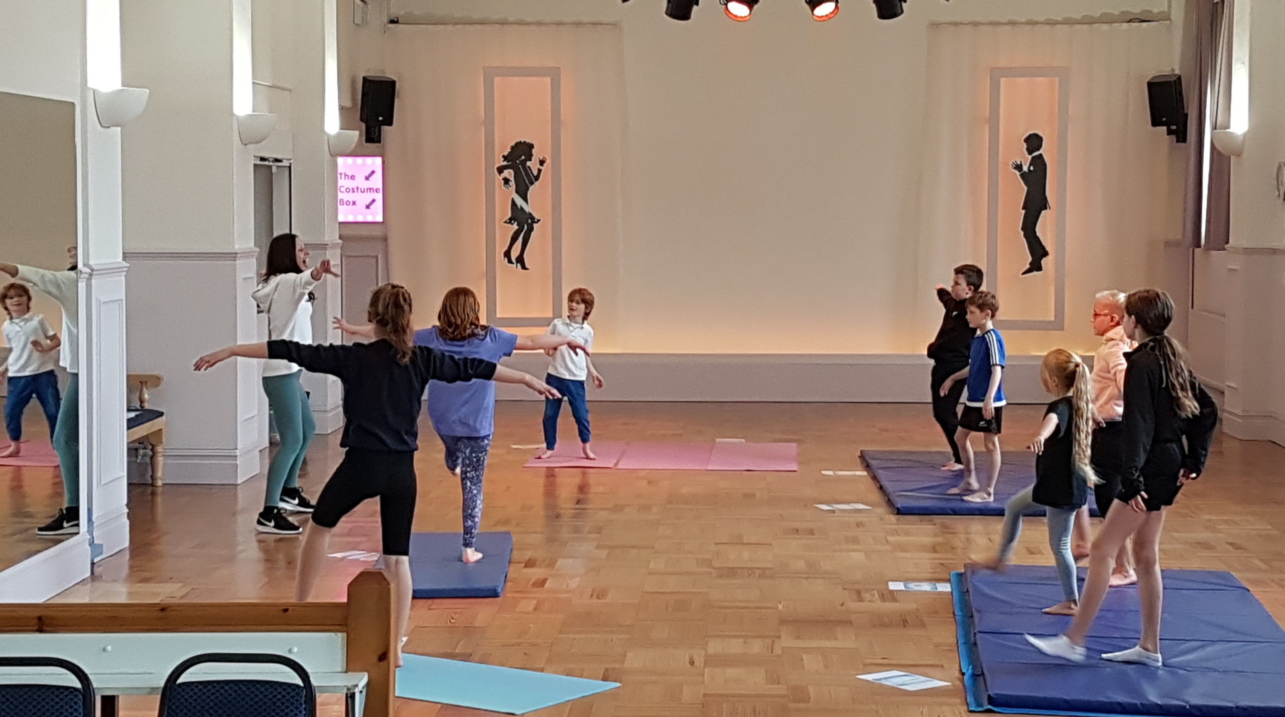 acrobatic arts dance class